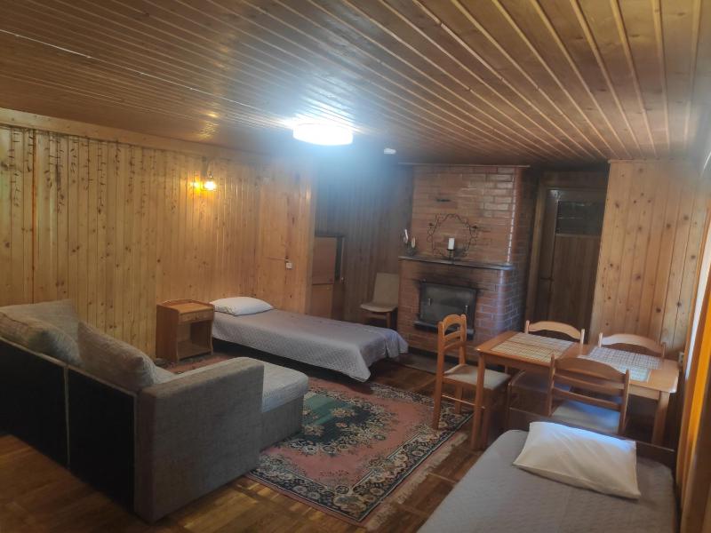 Apartment with Shower image 2