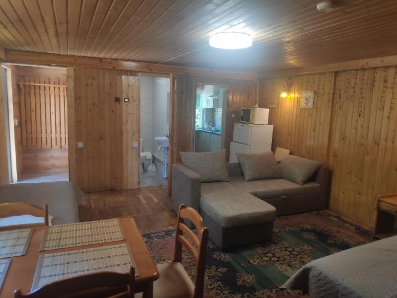 Apartment with Shower image 3