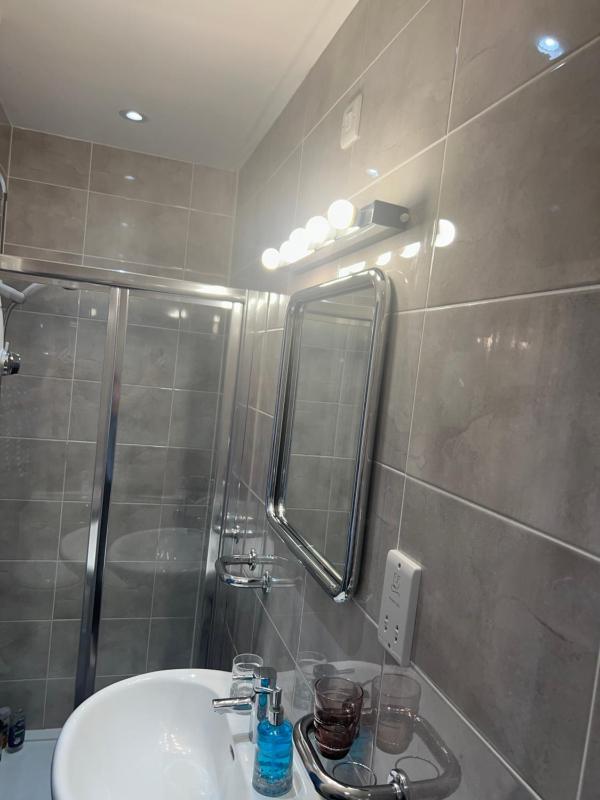Double Room image 4