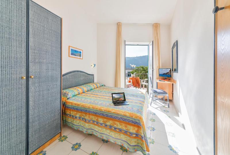 Single Room with Sea View image 1