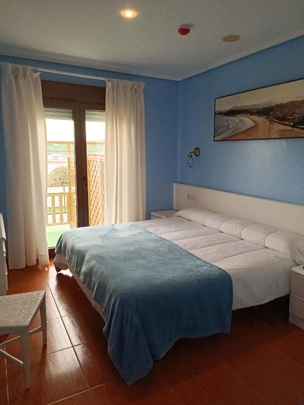 Double or Twin Room with Sea View image 4
