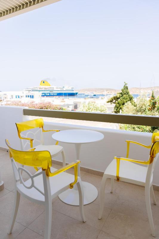 Deluxe Double Room with Balcony and Sea View image 3
