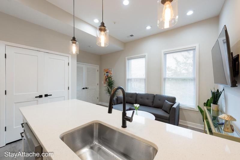 LUX 2BR Apartment in DC with Patio - image 8