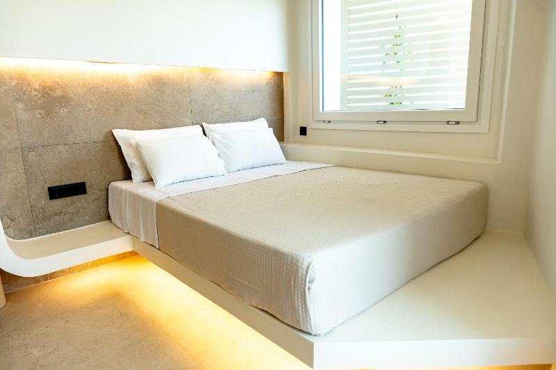 Deluxe Double Room with Balcony and Sea View image 1