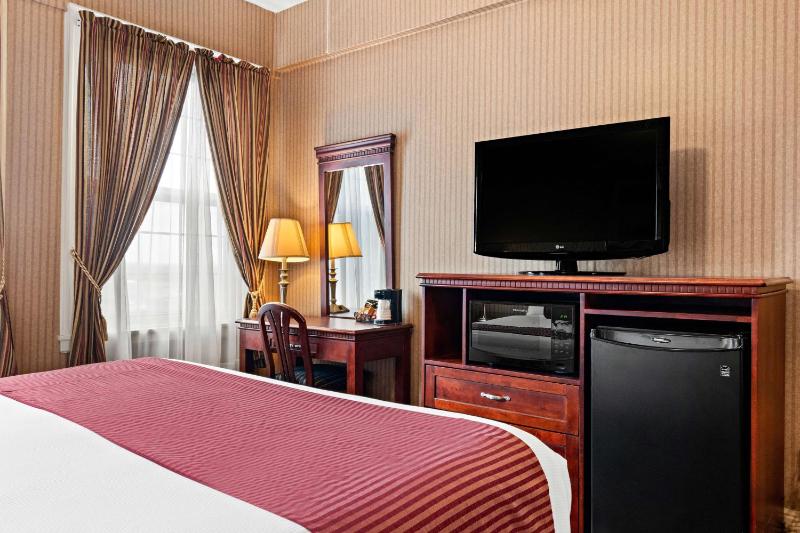 King Suite - Non-Smoking image 3