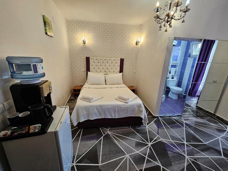 Economy Double Room image 4