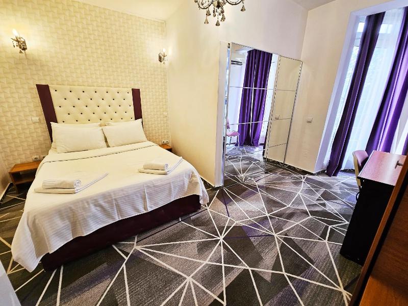 Economy Double Room image 2