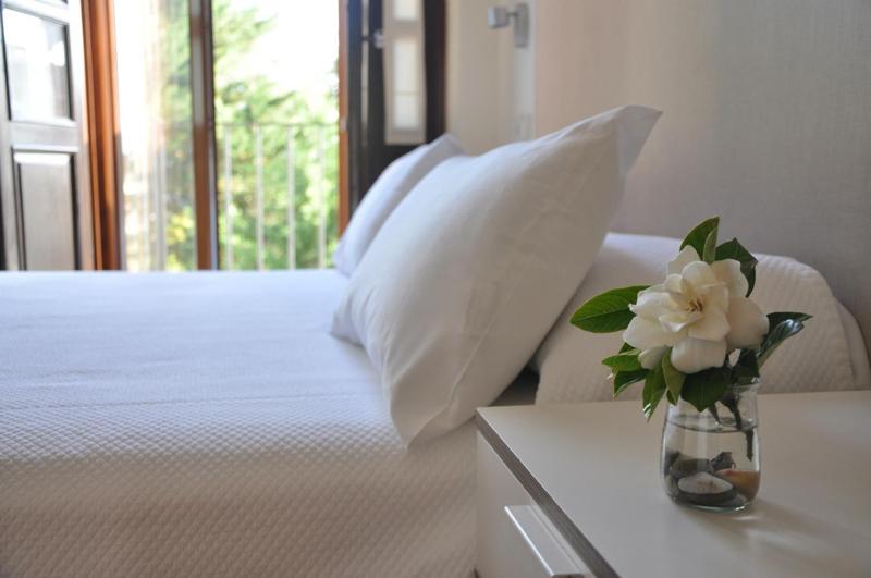 Double or Twin Room image 3