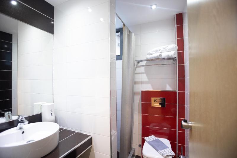 Deluxe Studio with Garden View - Free Car Parking Spot image 4