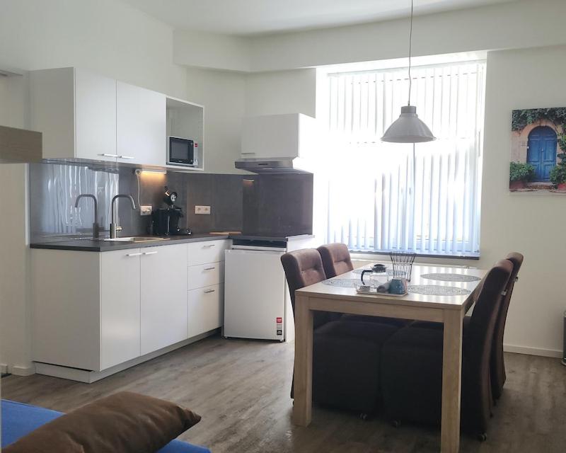 Deluxe One-Bedroom Apartment image 2