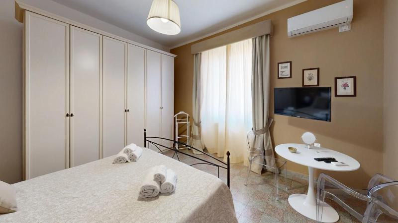 Double Room with Private Bathroom image 1