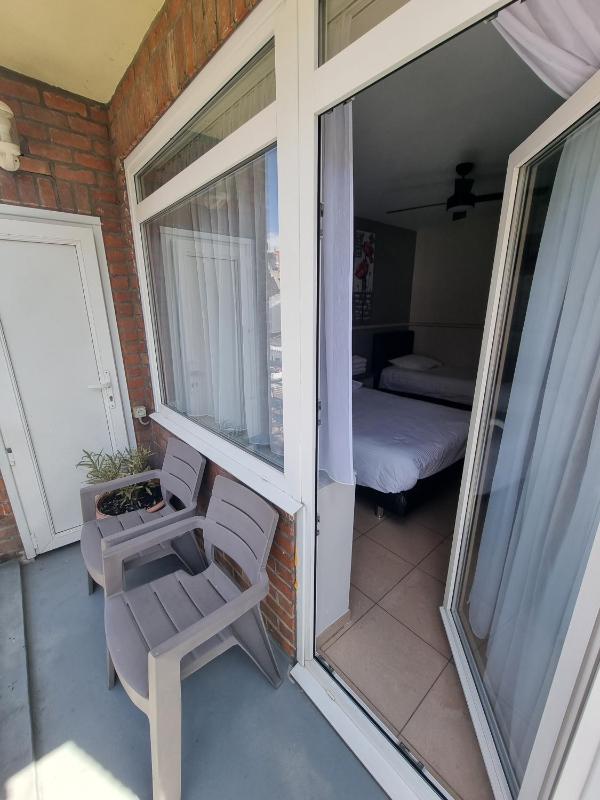 One-Bedroom Apartment image 2