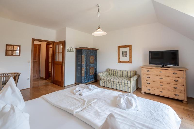 Standard Double or Twin Room image 4