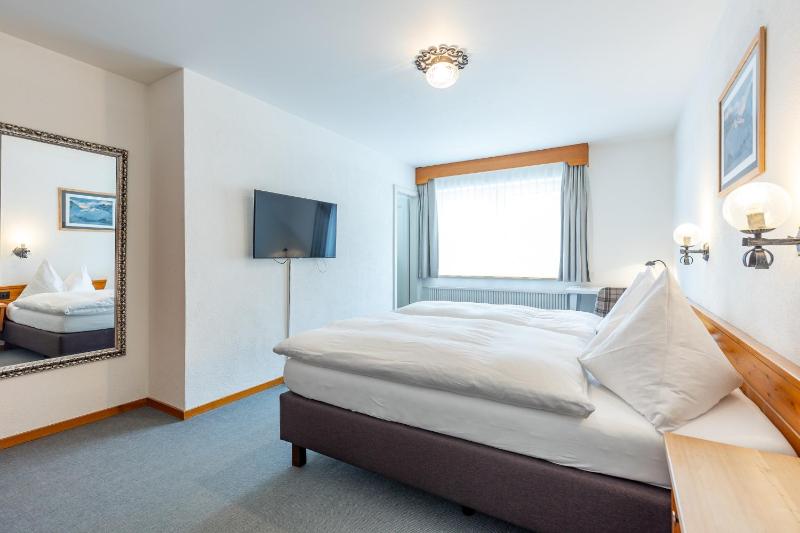 Standard Double Room image 3