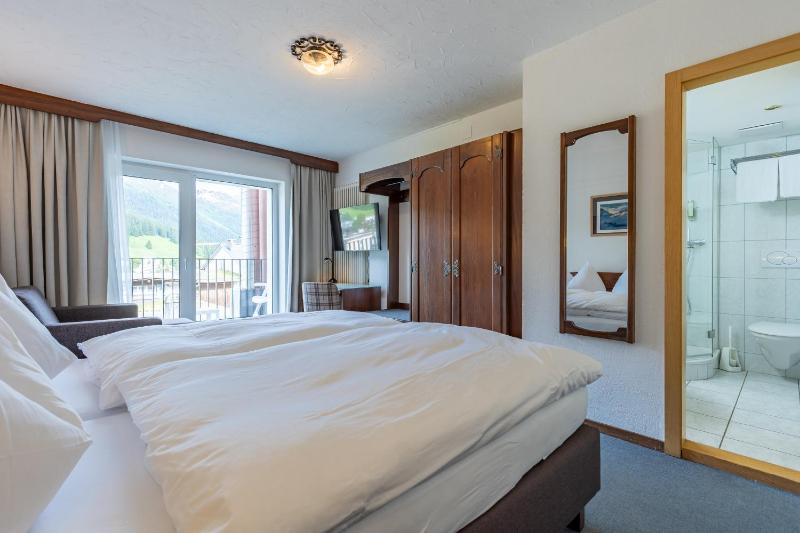 Double Room with Mountain View image 2