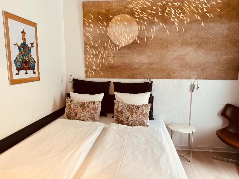 Small Double Room image 1