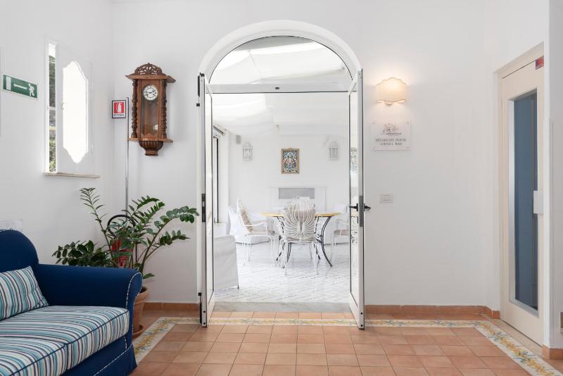 Hotel Bougainville - image 18