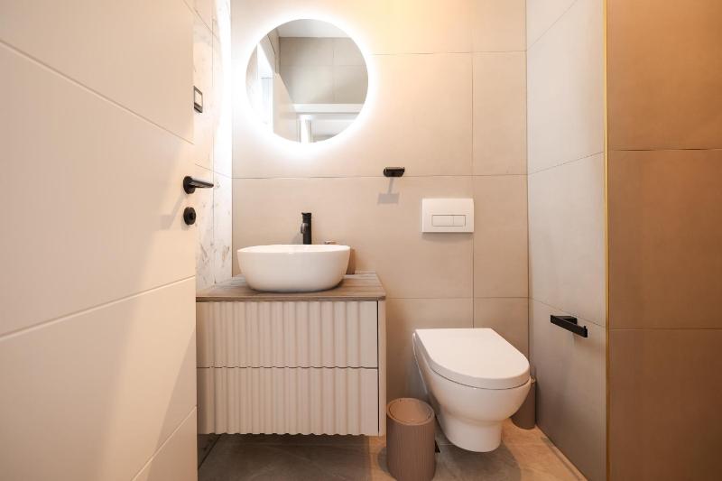 CROWONDER Villa Bura with Heated Swimming Pool and Jacuzzi - image 20