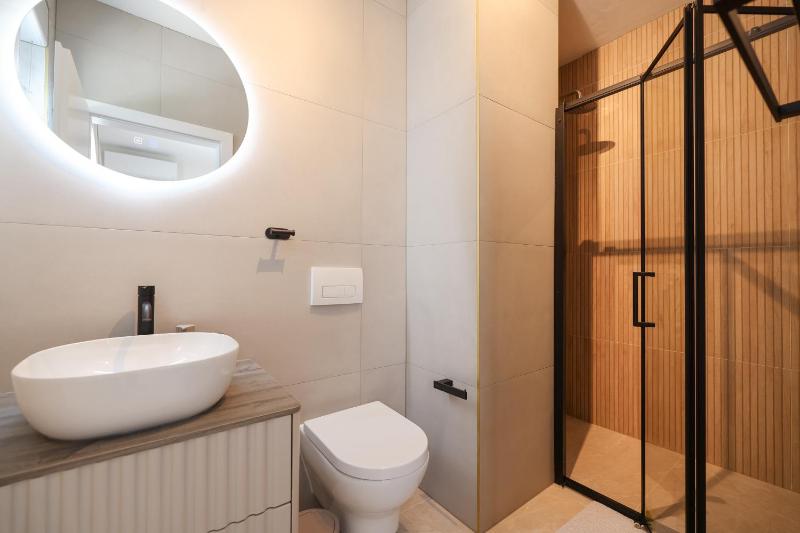 CROWONDER Villa Bura with Heated Swimming Pool and Jacuzzi - image 42