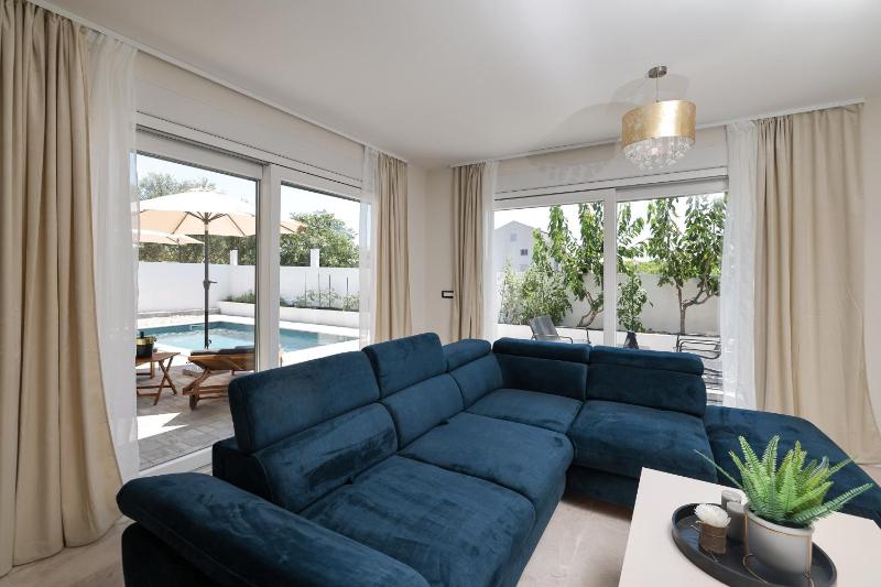 CROWONDER Villa Bura with Heated Swimming Pool and Jacuzzi - image 31