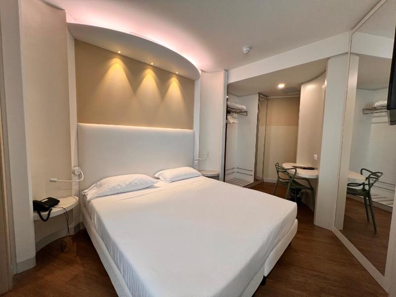 Ark Hotel - image 8