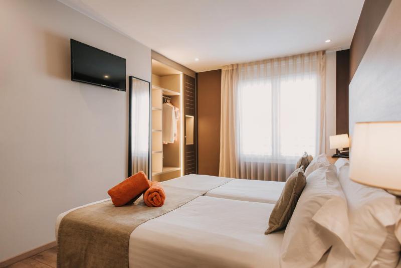 Double or Twin Room image 3