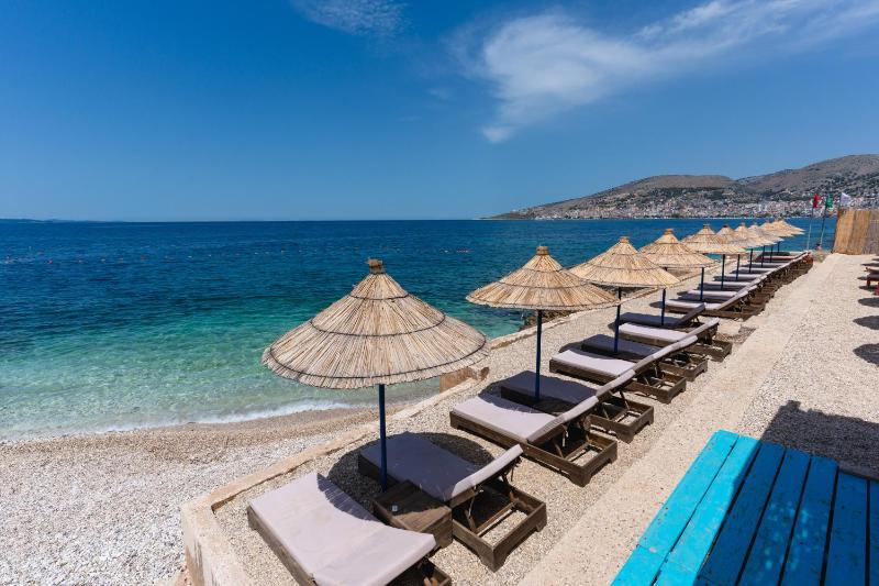 Double Room with Balcony and Sea View image 2
