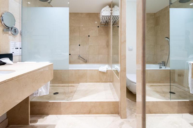 Executive Family Room image 2