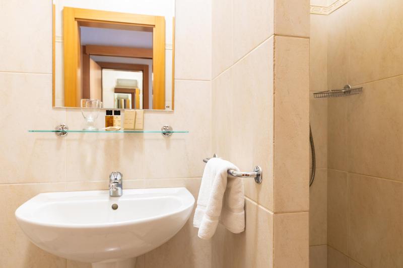 Standard Single Room image 4