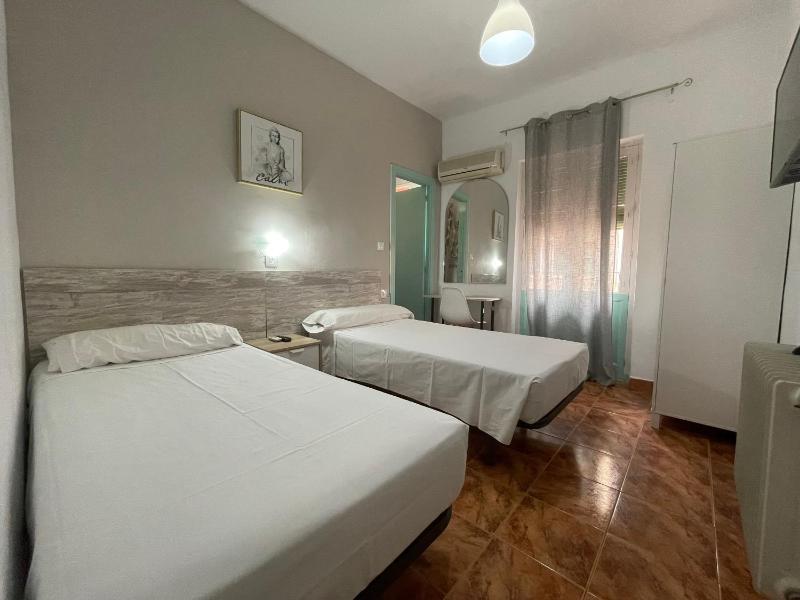 Double Room with Private Bathroom image 1