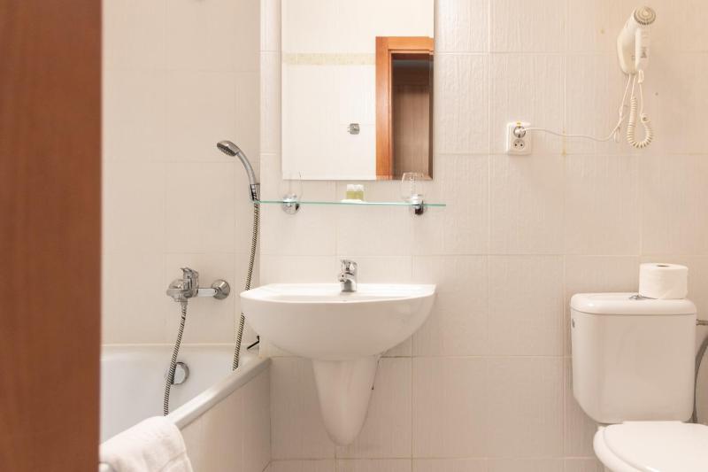 Standard Double Room image 3