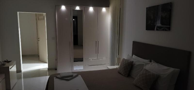 Double Room with Lake View image 3