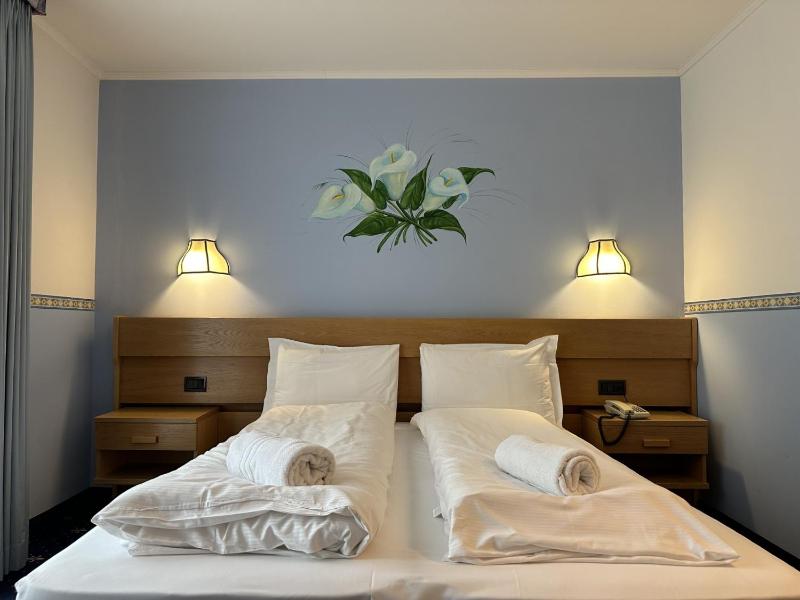 Double Room image 3