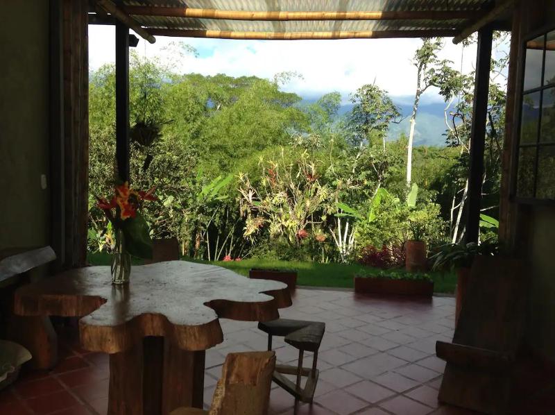 Charming Coffee Region Farm Escape - image 1