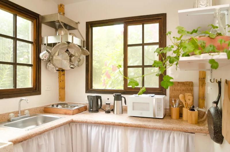 Charming Coffee Region Farm Escape - image 11