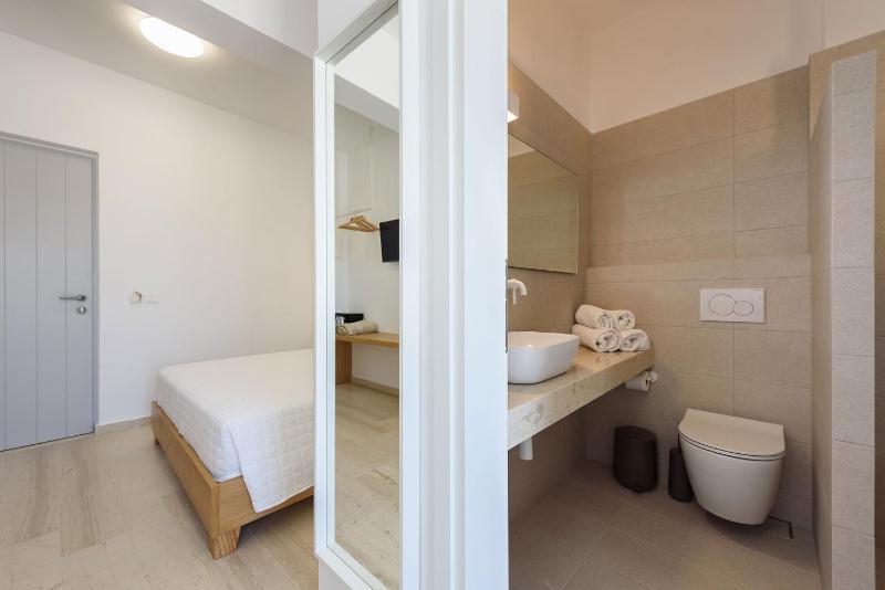 Triple Room with Sea View image 4
