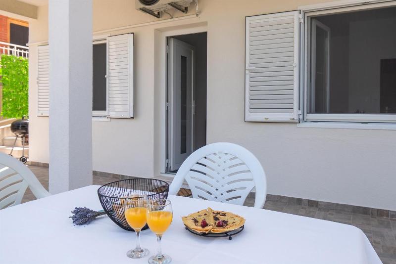 One-Bedroom Apartment with Terrace image 4