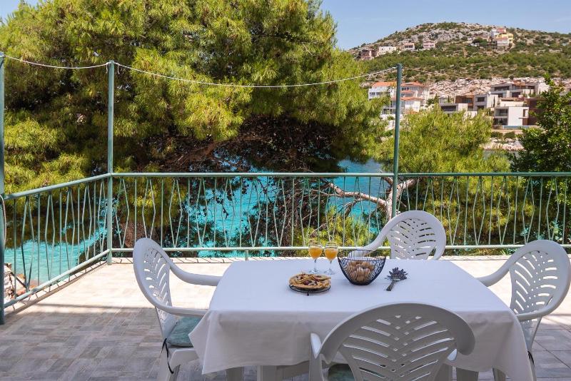 One-Bedroom Apartment with Terrace image 3
