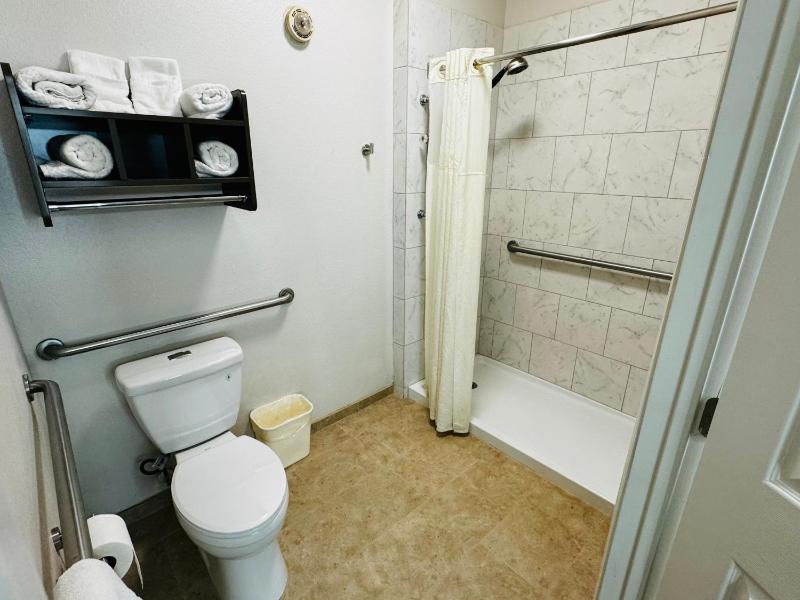 Quality Inn near SeaWorld - Lackland - image 15