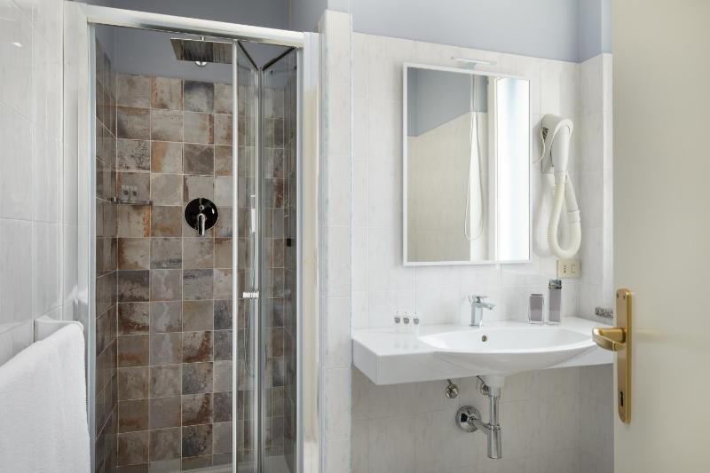 Double or Twin  Room image 4