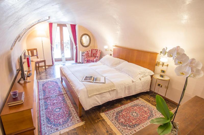 Superior Apartment with Balcony and City View - Split Level image 1