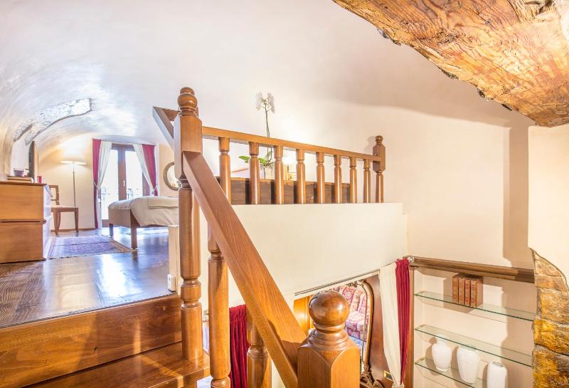 Superior Apartment with Balcony and City View - Split Level image 2