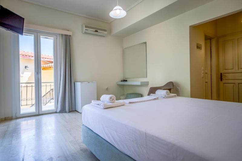 Small Double or Twin Room image 3
