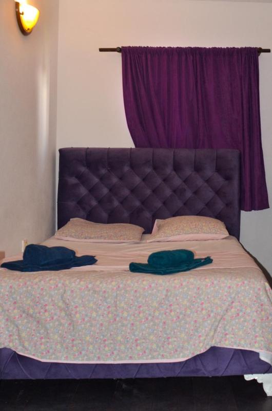 Classic Twin Room image 2