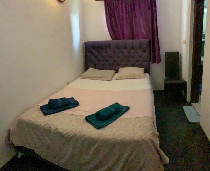 Classic Twin Room image 4