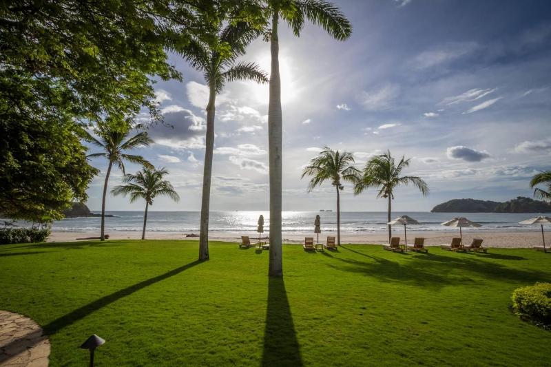 Palms 5 Luxury Beachfront Villa - image 2