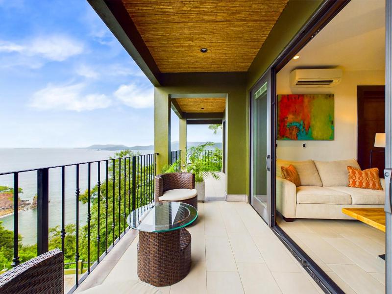 360 Splendor 405 Ocean View Condo- With Breakfast - image 8