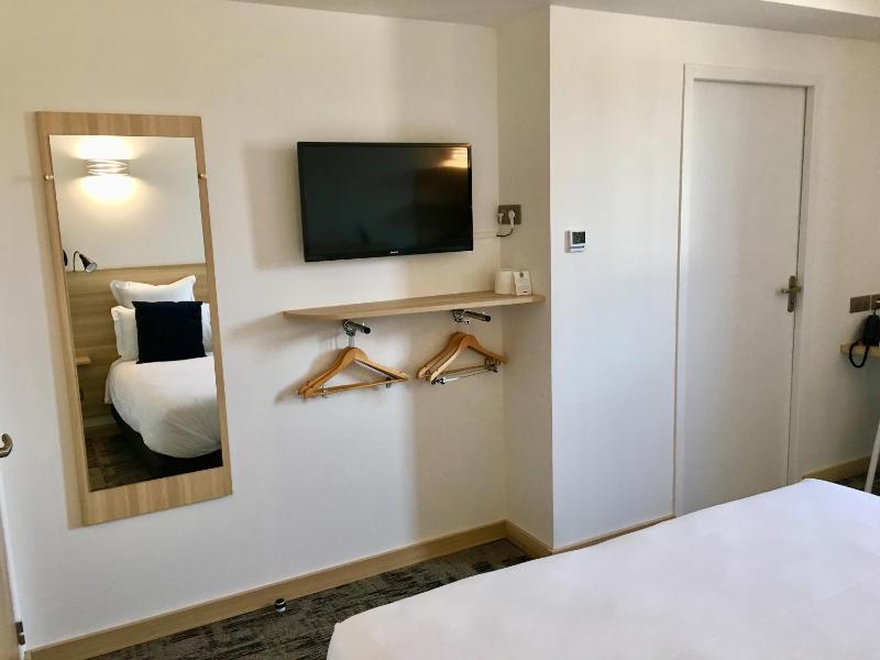 Deluxe Triple Room image 4