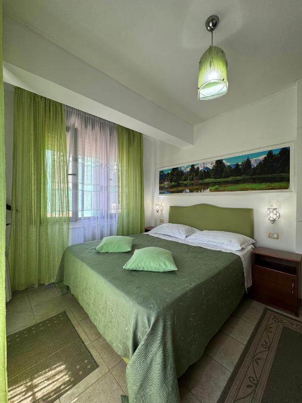 Standard Double Room image 3