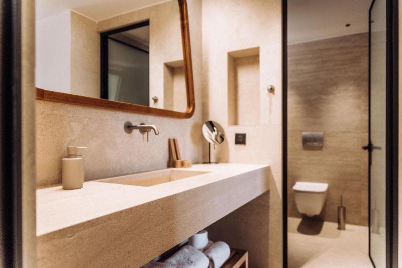 Junior Suite with Pool View image 1